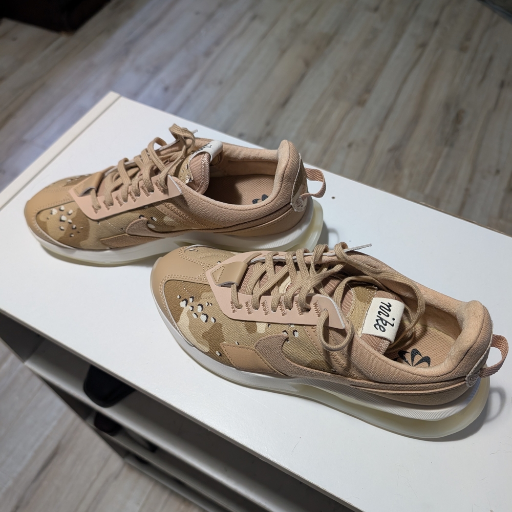 Nike Women's Athletic Shoes in Tan and Cream